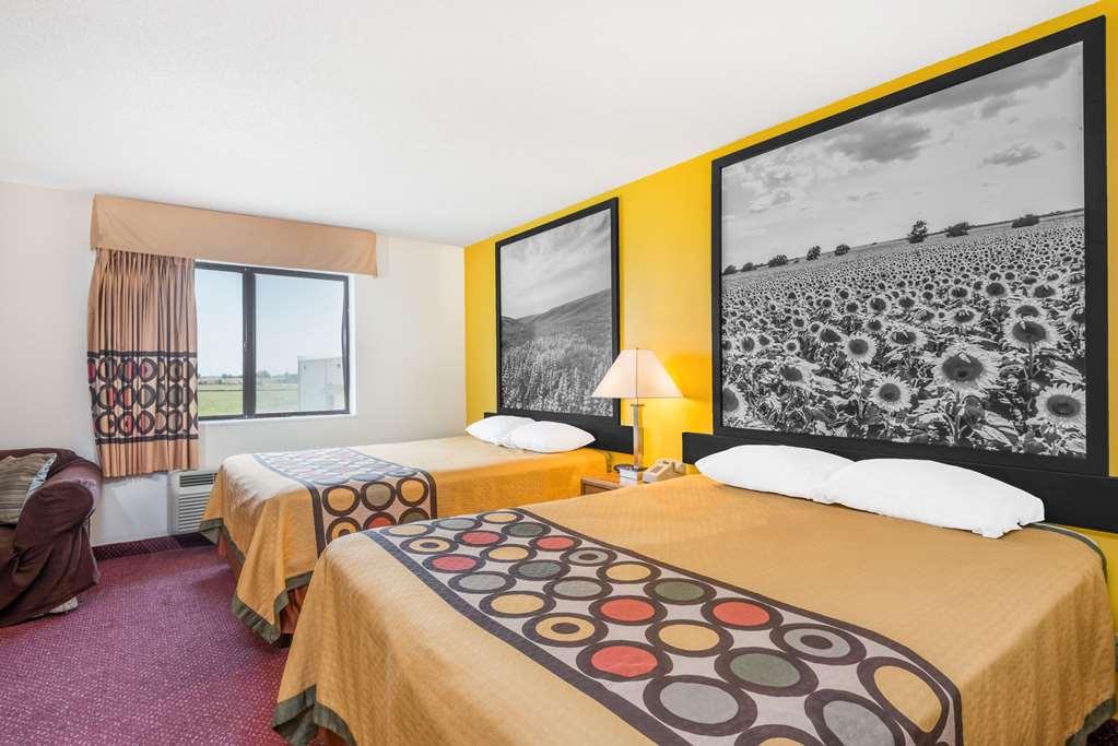 Hotel Super 8 By Wyndham Pratt Chambre photo