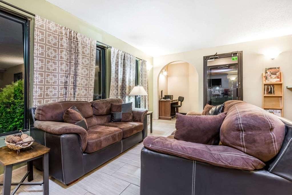 Hotel Super 8 By Wyndham Pratt Intérieur photo