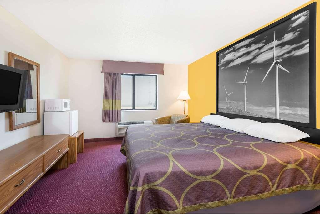 Hotel Super 8 By Wyndham Pratt Chambre photo