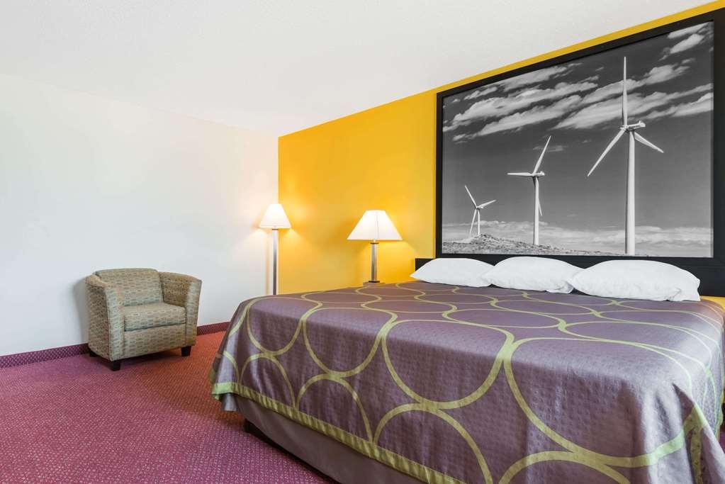 Hotel Super 8 By Wyndham Pratt Chambre photo